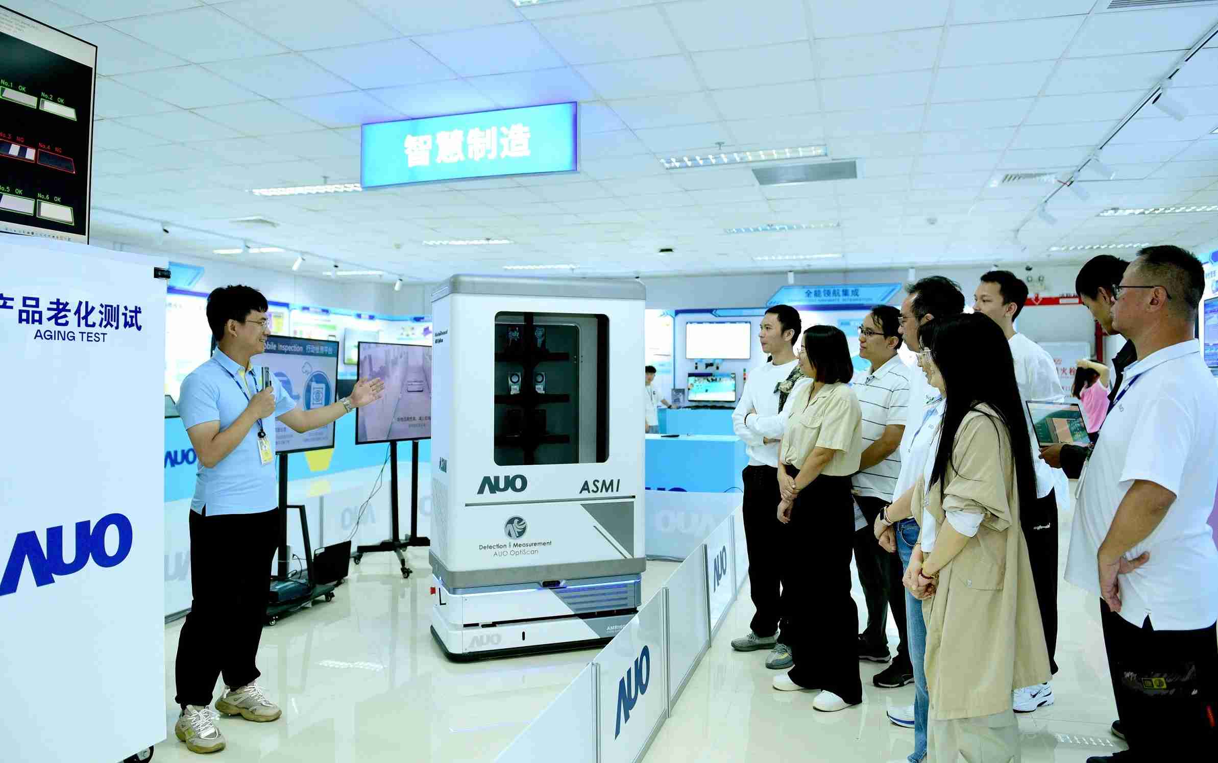 尊龙集团厦门将5G+ABC技术串联生产管理全流程，，，打通研发、、、采购、、、生管、、、、制程、、、、设备、、、质量等产品全生命周期制造流程，，，，完成数字化设计、、、智慧供应链、、、智能座舱、、、、全流程设备管理、、、、数据驱动优化、、、智慧在线检测、、、智慧品管等自适应生产模式升级